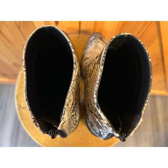 QUPID Womens Size 9 Black White Faux Leather Ankle Boot Booties Snake - Picture 5 of 7